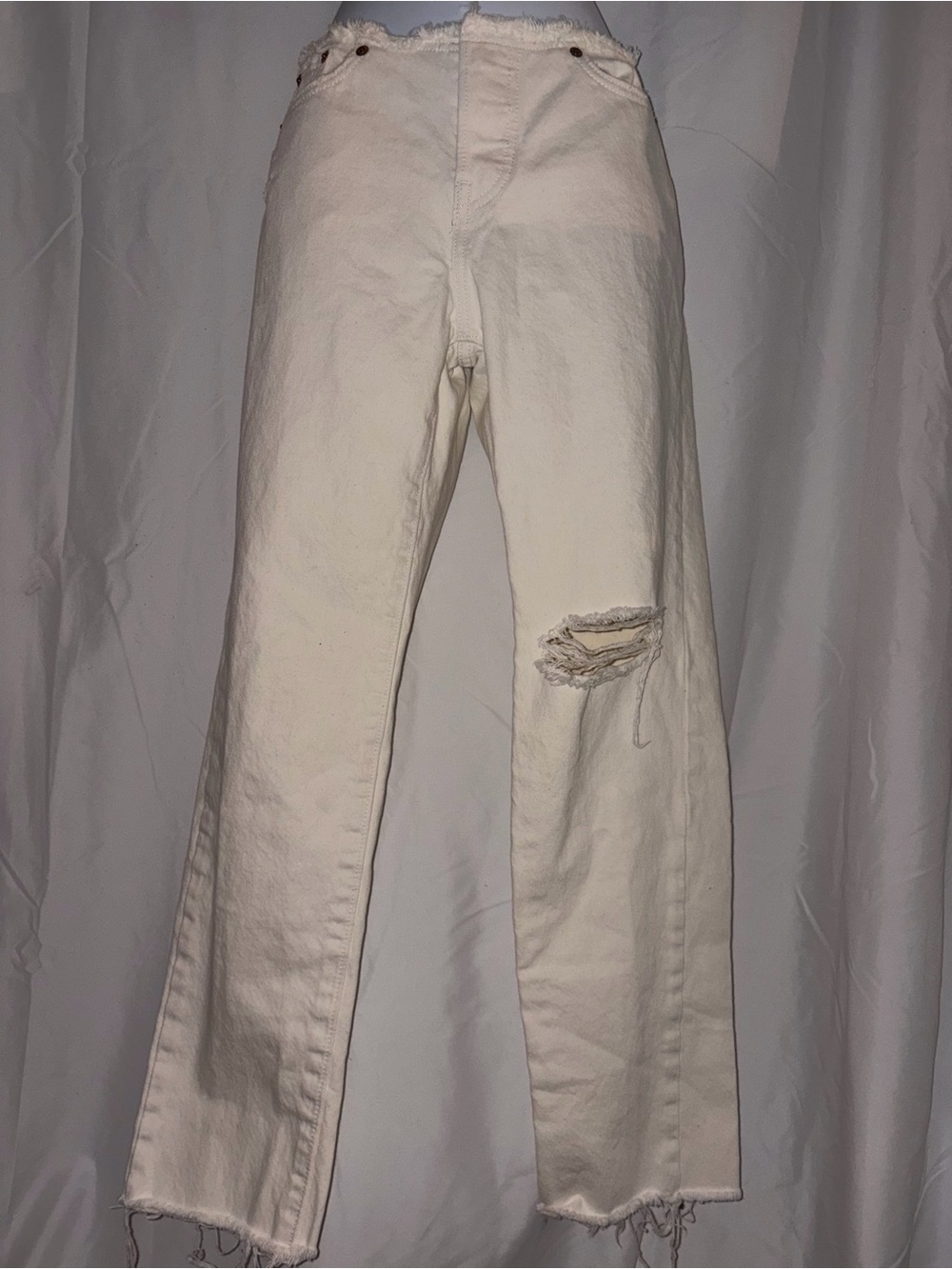 Levi's Cream Straight-Leg Women's Jeans with Knee Distress